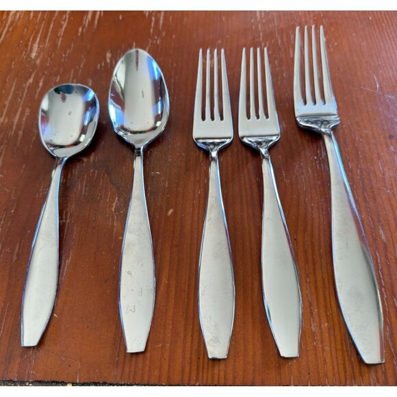 Oneida Comet Stainless Flatware 5 Piece Set - Picture 1 of 2